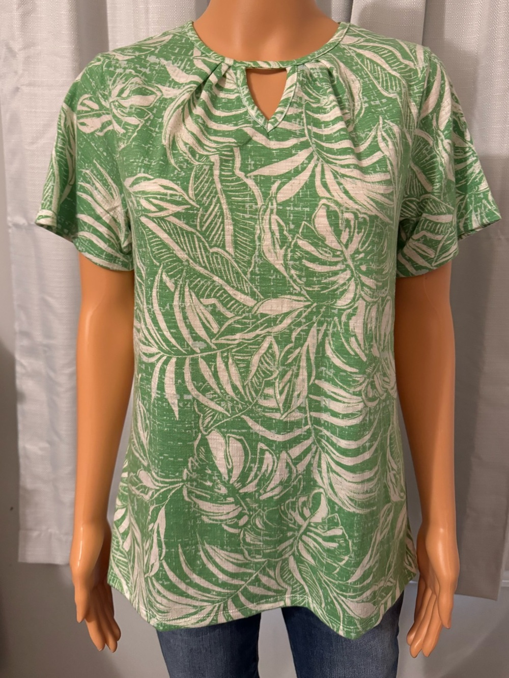 Pretty Wrapper size M green white print short sleeve shirt women new